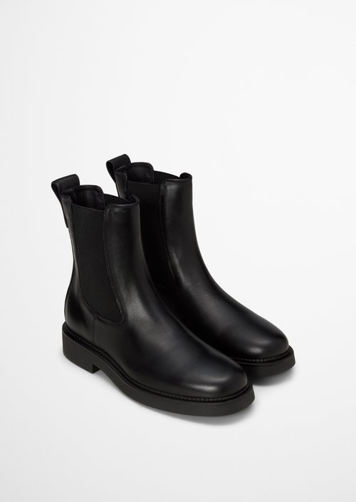 Erin Chelsea Boot — Black