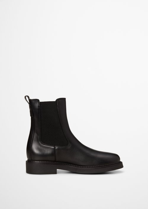 Erin Chelsea Boot — Black