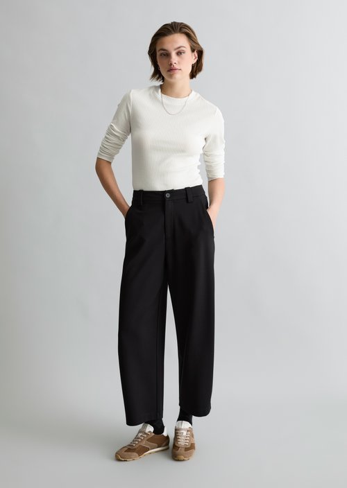 Barrel Jersey Pants, Model Kajsa, Cropped — Black