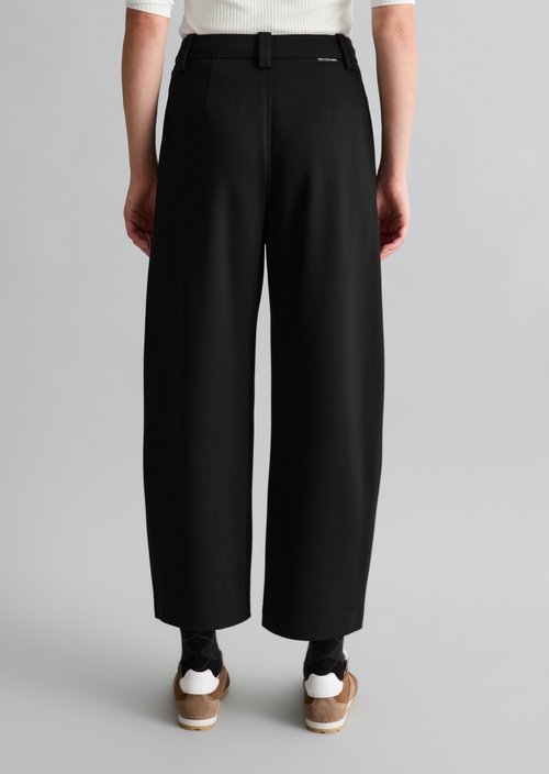 Barrel Jersey Pants, Model Kajsa, Cropped — Black