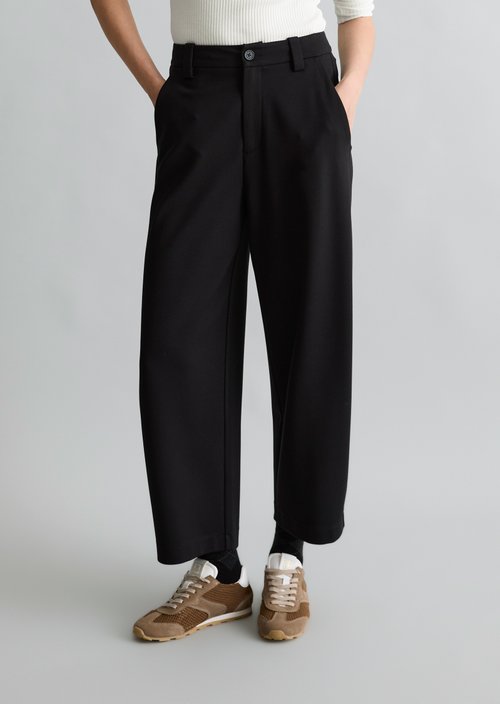 Barrel Jersey Pants, Model Kajsa, Cropped — Black