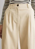 パンツ ChloAC Viscose And Cotton Pants Straight leg pants with pleats made from an organic cotton