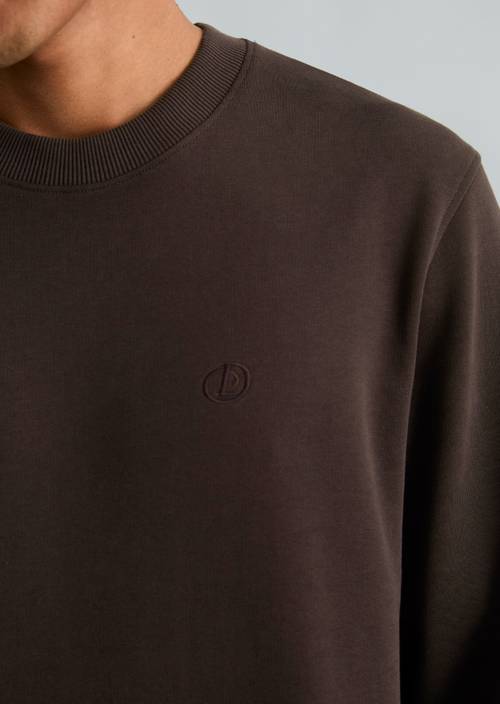 Sweat-shirt DfC coupe classique Chocolate Brown en vue détaillée