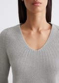 V-neck knitted sweater relaxed made from soft cotton yarn