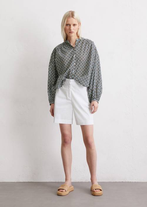 Shorts fitted made from organic cotton twill stretch white