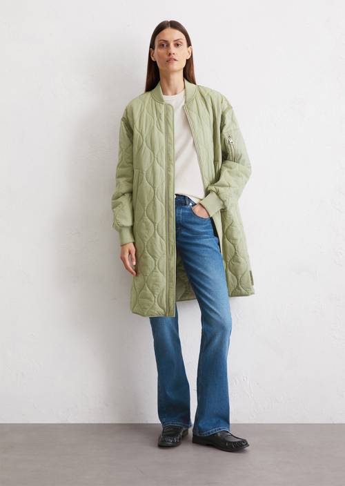 Abrigo acolchado regular fabricado con nailon reciclado