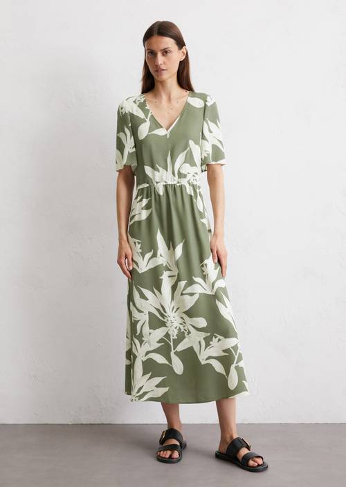 Robe à taille élastique flare en sergé de viscose fluide verde