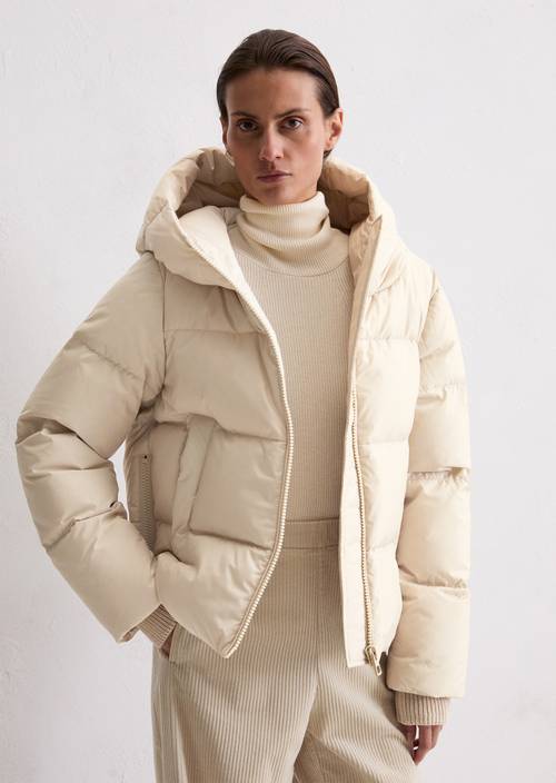 Regular puffer down jacket with water-repellent surface