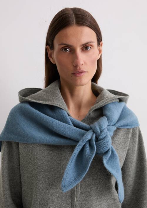 Triangle scarf made from a virgin wool-cashmere wool blend blue