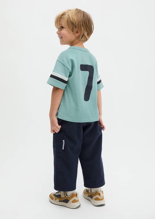 Camiseta KIDS-BOYS Green llevado por el modelo