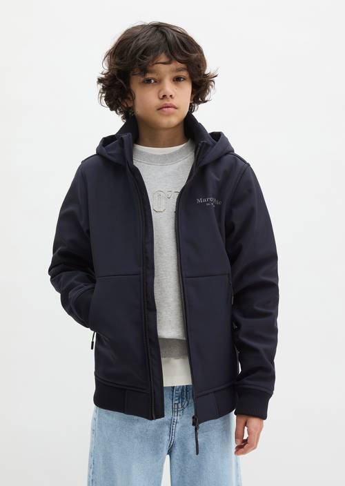 TEENS-BOYS softshell jas Dark Navy gedragen door model