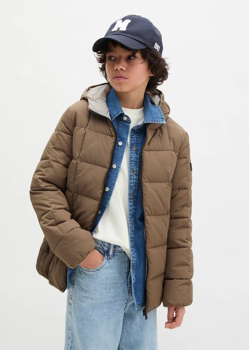 Pikowana kurtka TEENS-BOYS Brown noszone na modelu