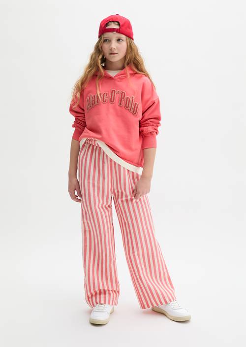 TEENS-GIRLS Hoodie Red gedragen door model