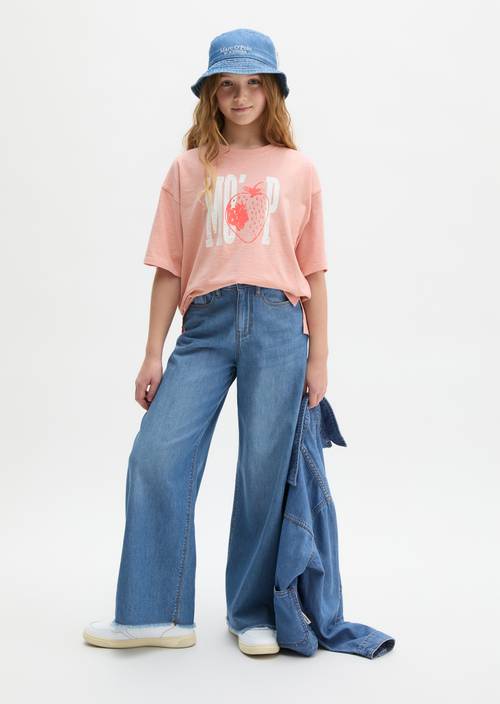 Maglietta TEENS-GIRLS Red indossato sul modello