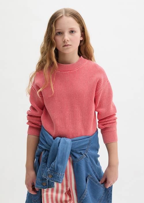 TEENS-GIRLS sweater Red worn on model