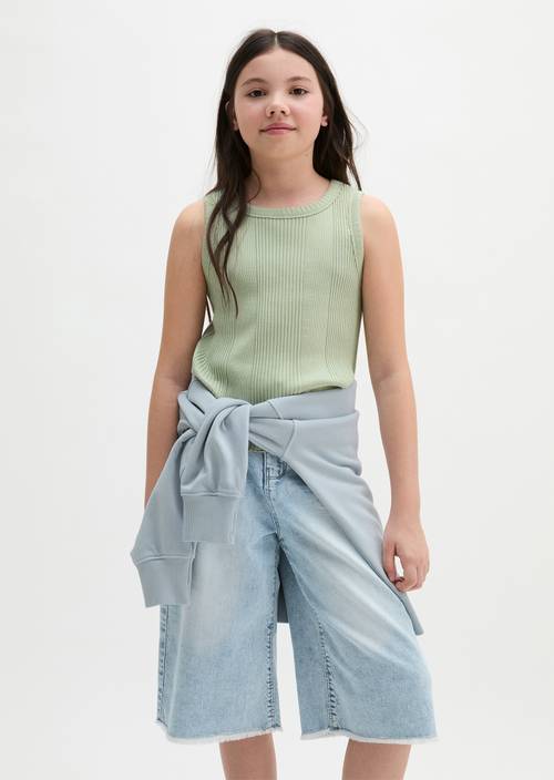 TEENS-GIRLS Top Green llevado por el modelo