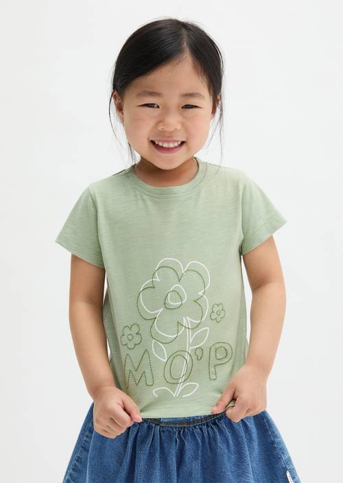 KIDS-GIRLS T-Shirt Green worn on model