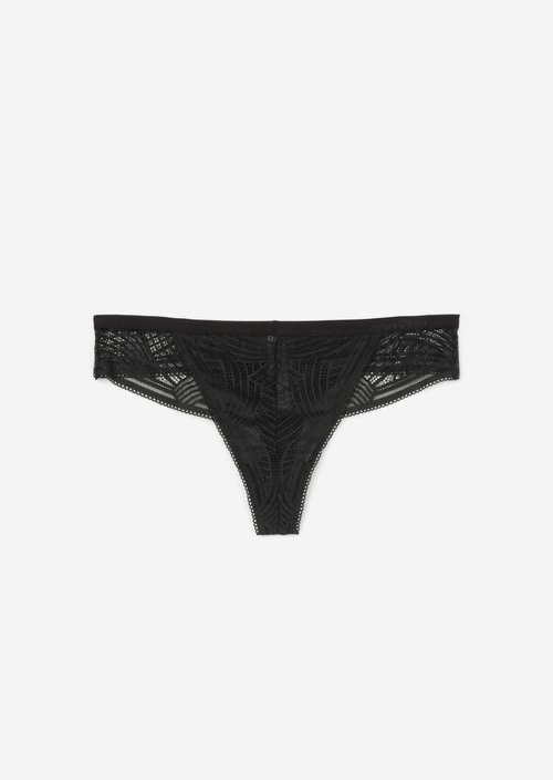 String — Black