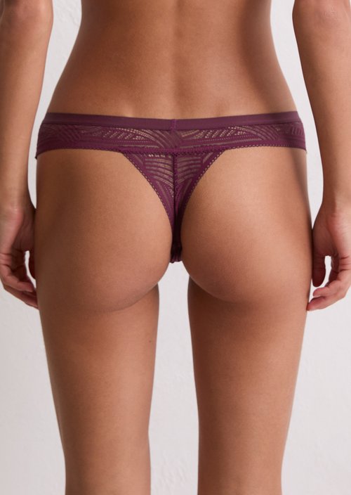 String — Cherry Lacquer
