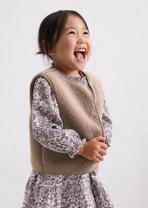 KIDS-GIRLS Teddyweste Aubergine Red in Frontalansicht