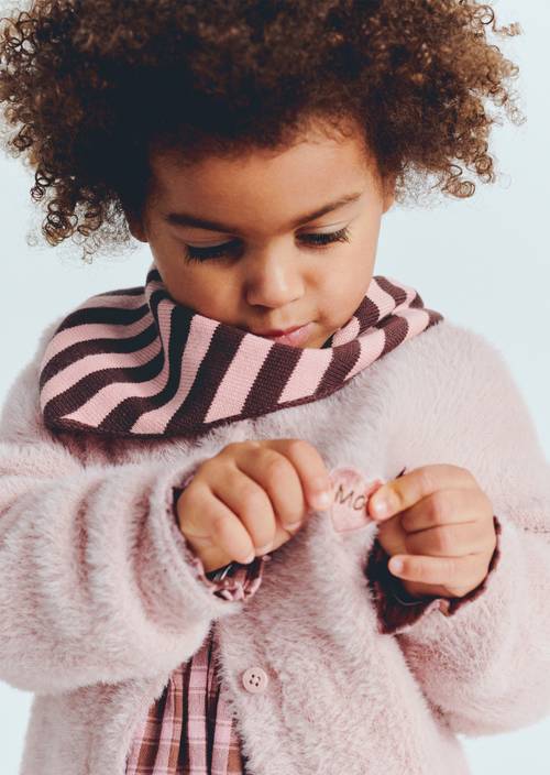 ‎KIDS-GIRLS Driehoekige sjaal Red gedragen door model