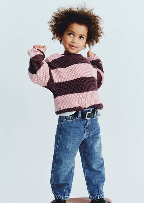 KIDS-GIRLS Jeans Mid Blue Denim getragen am Model