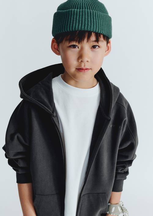 TEENS-BOYS Sweatjacke Dark Grey getragen am Model