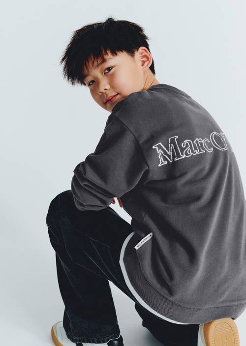 TEENS-BOYS Sweatshirt Dark Grey getragen am Model
