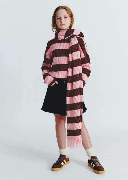 TEENS-GIRLS Knitted Scarf Red worn on model