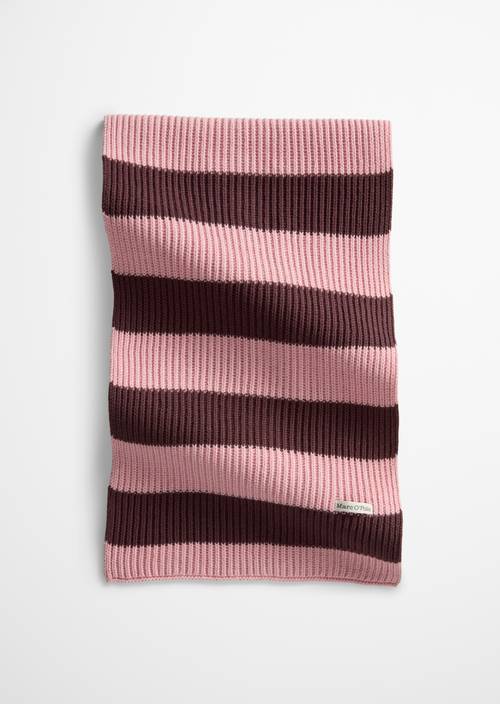 TEENS-GIRLS Knitted Scarf Red in front view