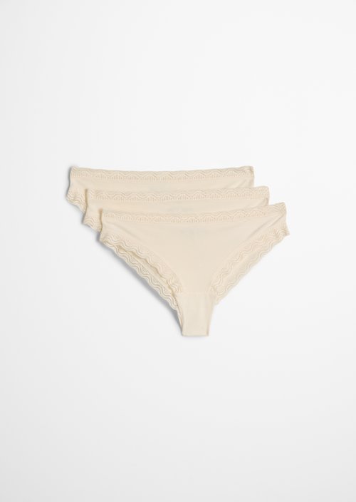 Brazilian letter — White Cotton Q152