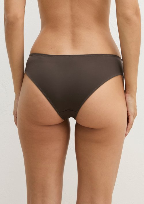 Slip — Brown Q790