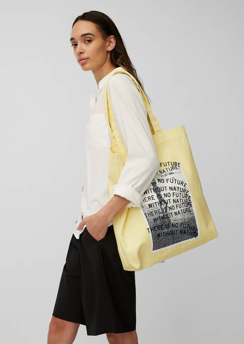 Shopper M232 gedragen door model