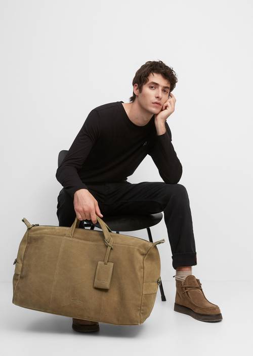 Torba weekendowa M773 noszone na modelu