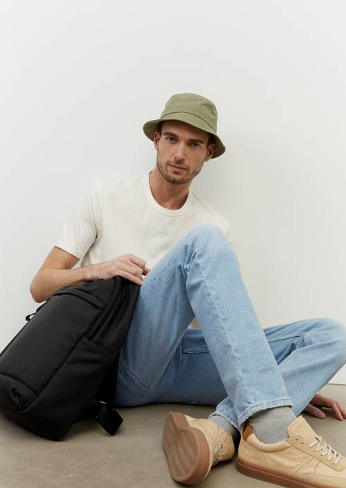 Rucksack M990 getragen am Model