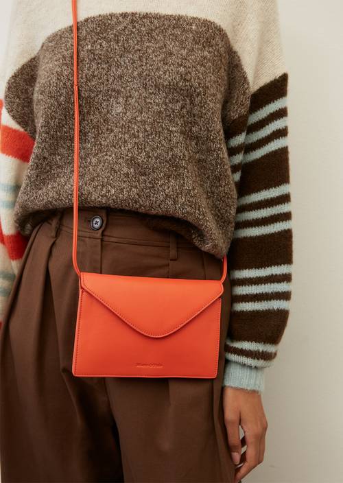 Flache Crossbody Bag aus glattem, soften Lammleder orange