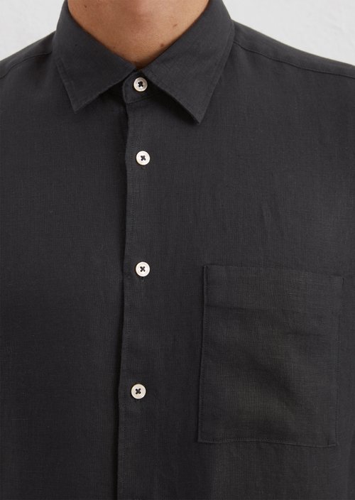 Regular short-sleeved shirt — Black