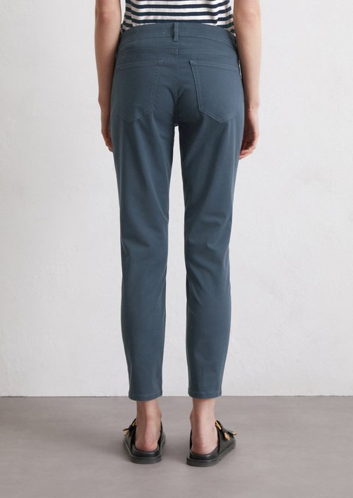 Hose Model Lulea slim cropped — Dark blue