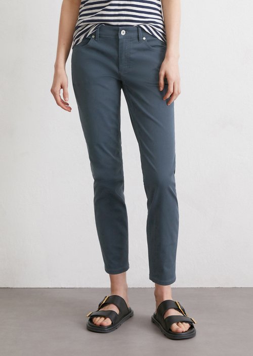 Hose Model Lulea slim cropped — Dark blue