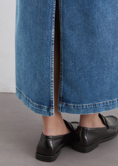 Regular long denim skirt — M017