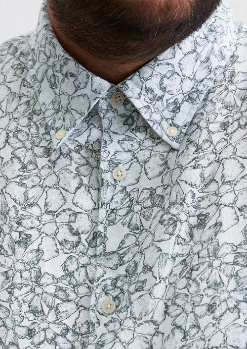 Button-down shirt shaped — MG80