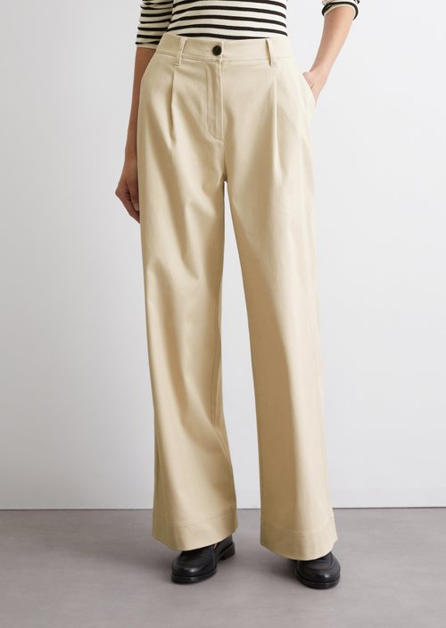 Straight Leg Pants mit Bundfalten — M716