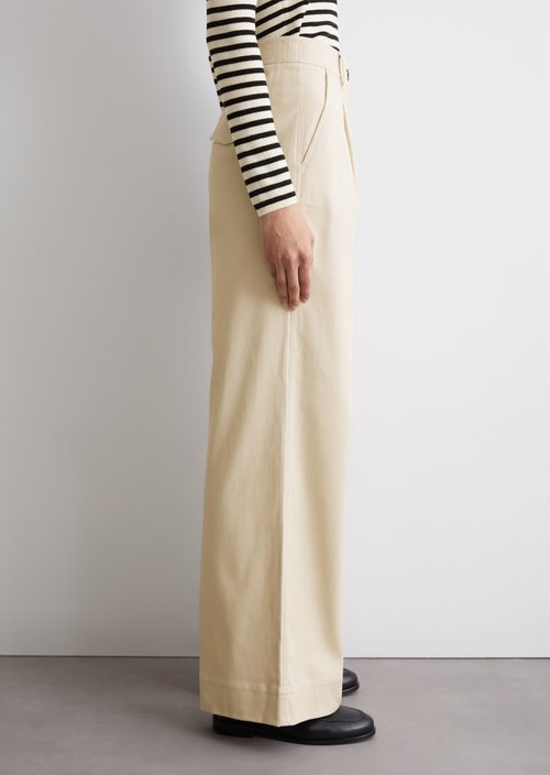 Straight Leg Pants mit Bundfalten — M716