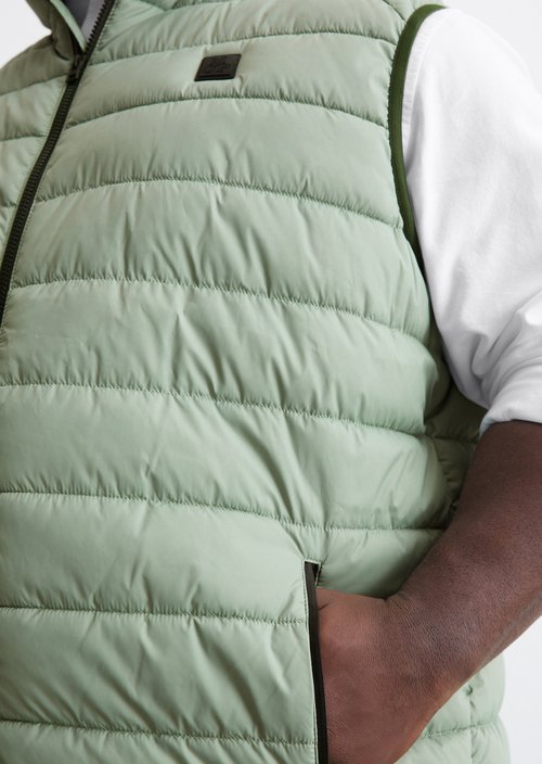 Regular quilted vest — M438
