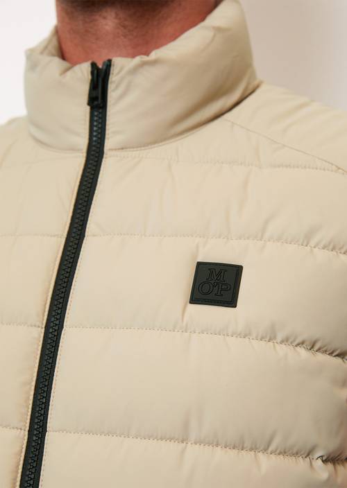 Pikowana kamizelka M737 w widoku szczegółowym