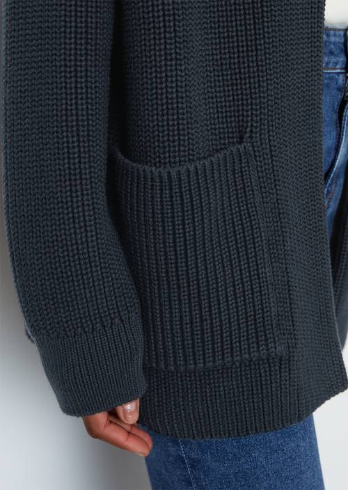 DfC Cardigan regular M899 in Detailansicht