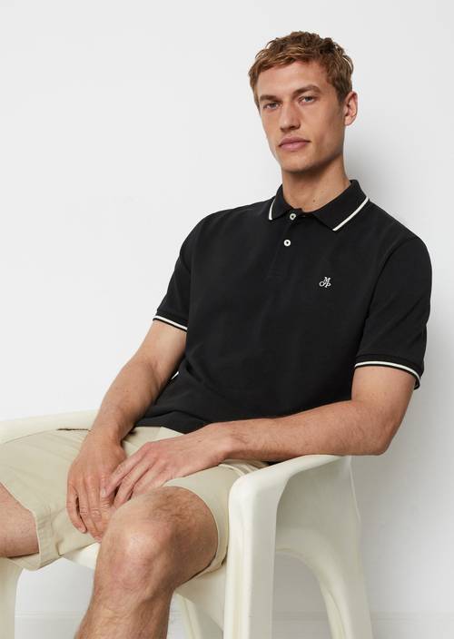 Polo regular de piqué M990 en vista frontal