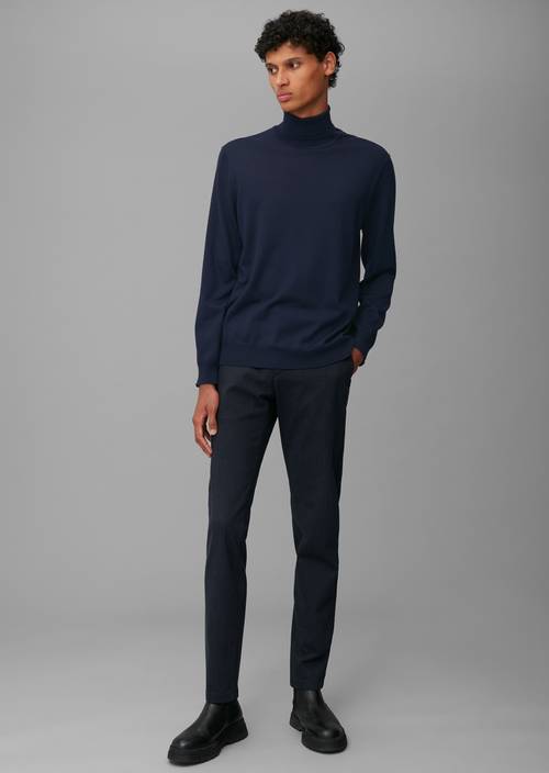 Rollkragenpullover M896 in Frontalansicht