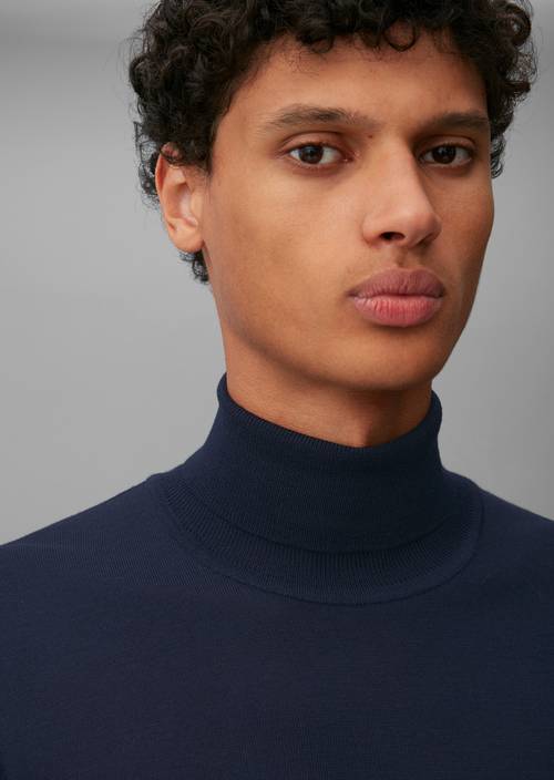 Rollkragenpullover M896 in Detailansicht