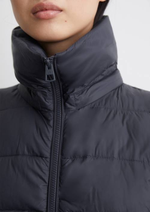 Regular puffer gewatteerd vest met capuchon M812 in detailaanzicht